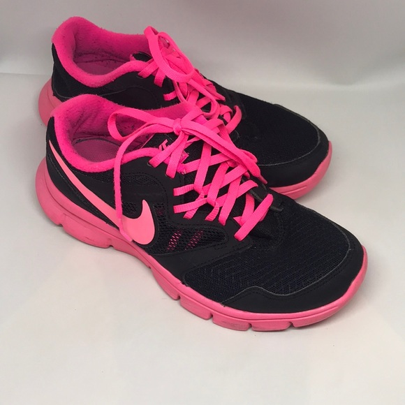 womens hot pink nike shoes